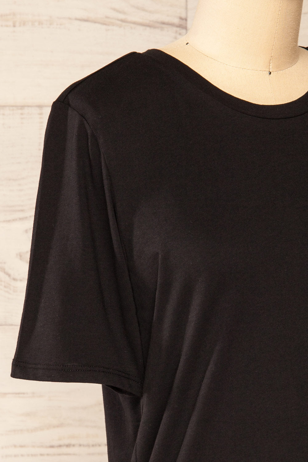 Bale White Crew Neck T-Shirt | La petite garçonne side close-up