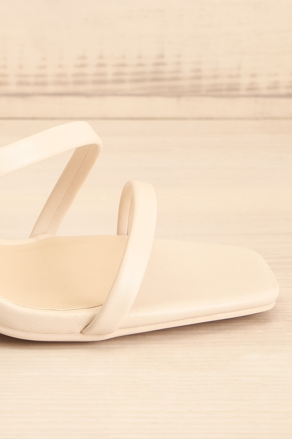 Baudoyer Caramel Heeled Sandals | La petite garçonne side front close-up