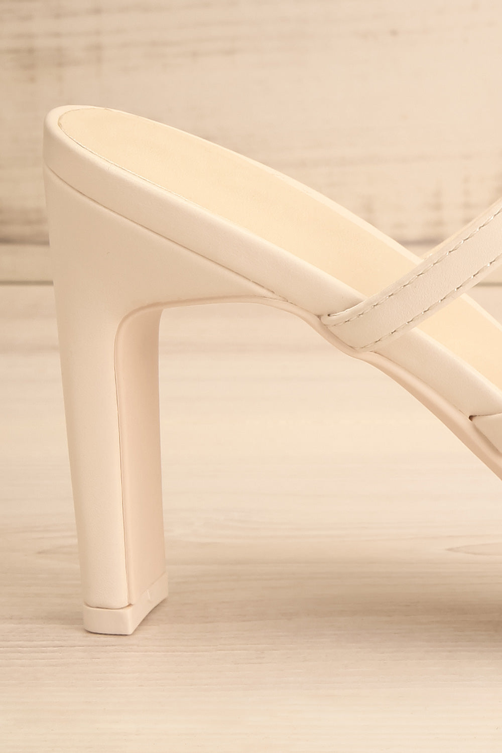 Baudoyer Caramel Heeled Sandals | La petite garçonne side back close-up