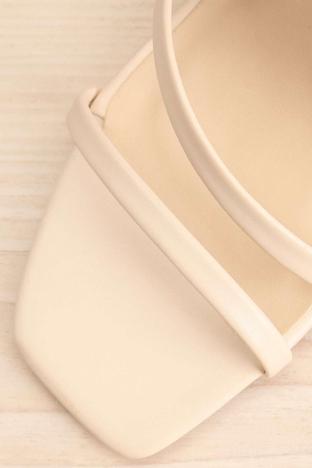 Baudoyer Caramel Heeled Sandals | La petite garçonne flat close-up