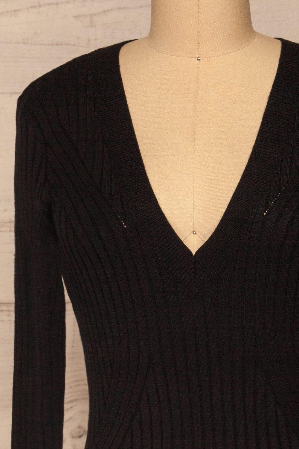 Beocin Black Ribbed Midi Dress | La petite garçonne front close-up