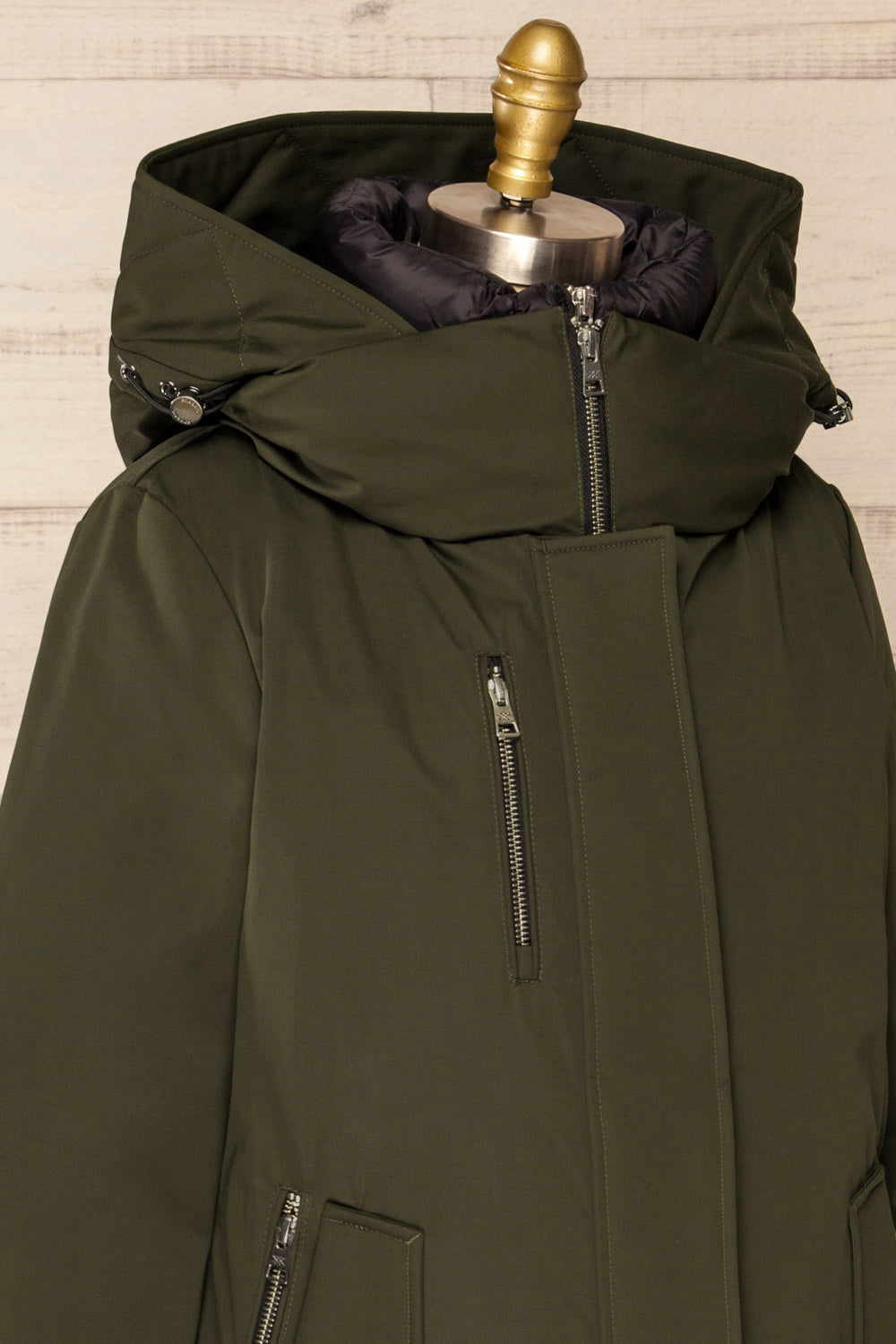 Bilena Khaki Mid-Length Down Coat w/ Puffy Bib | La petite garçonne side close-up