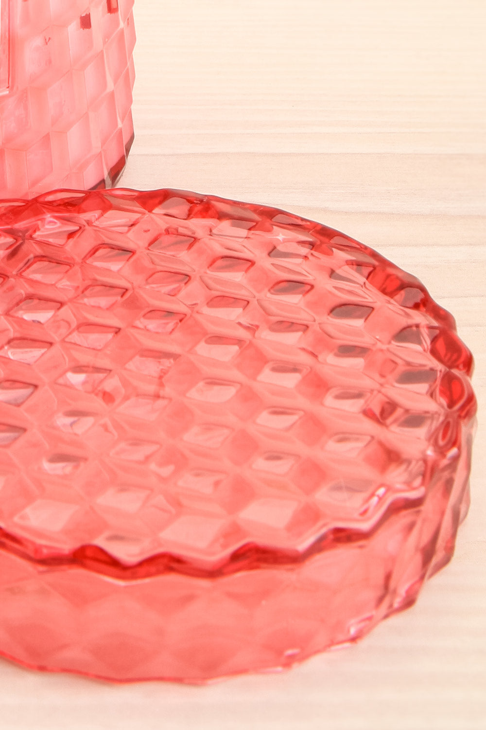 Large Textured Candle Blackberry Rose Oud | La petite garçonne lis close-up