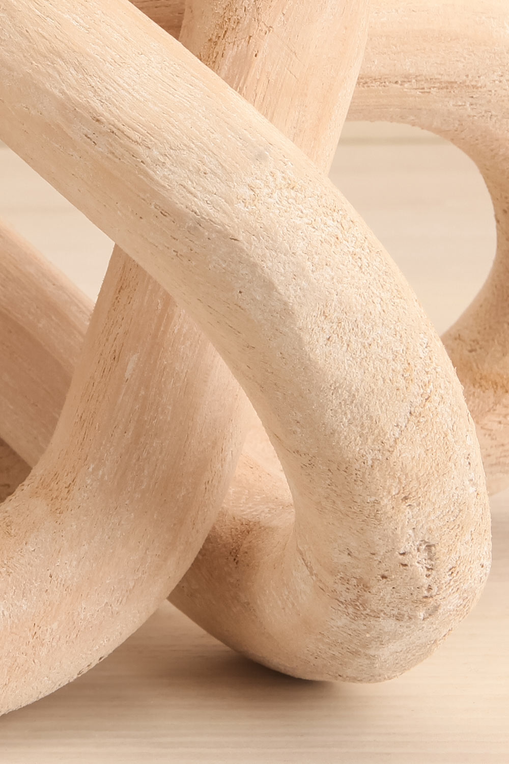 Bougainvillier Wooden Chain Links | Maison garçonne close-up