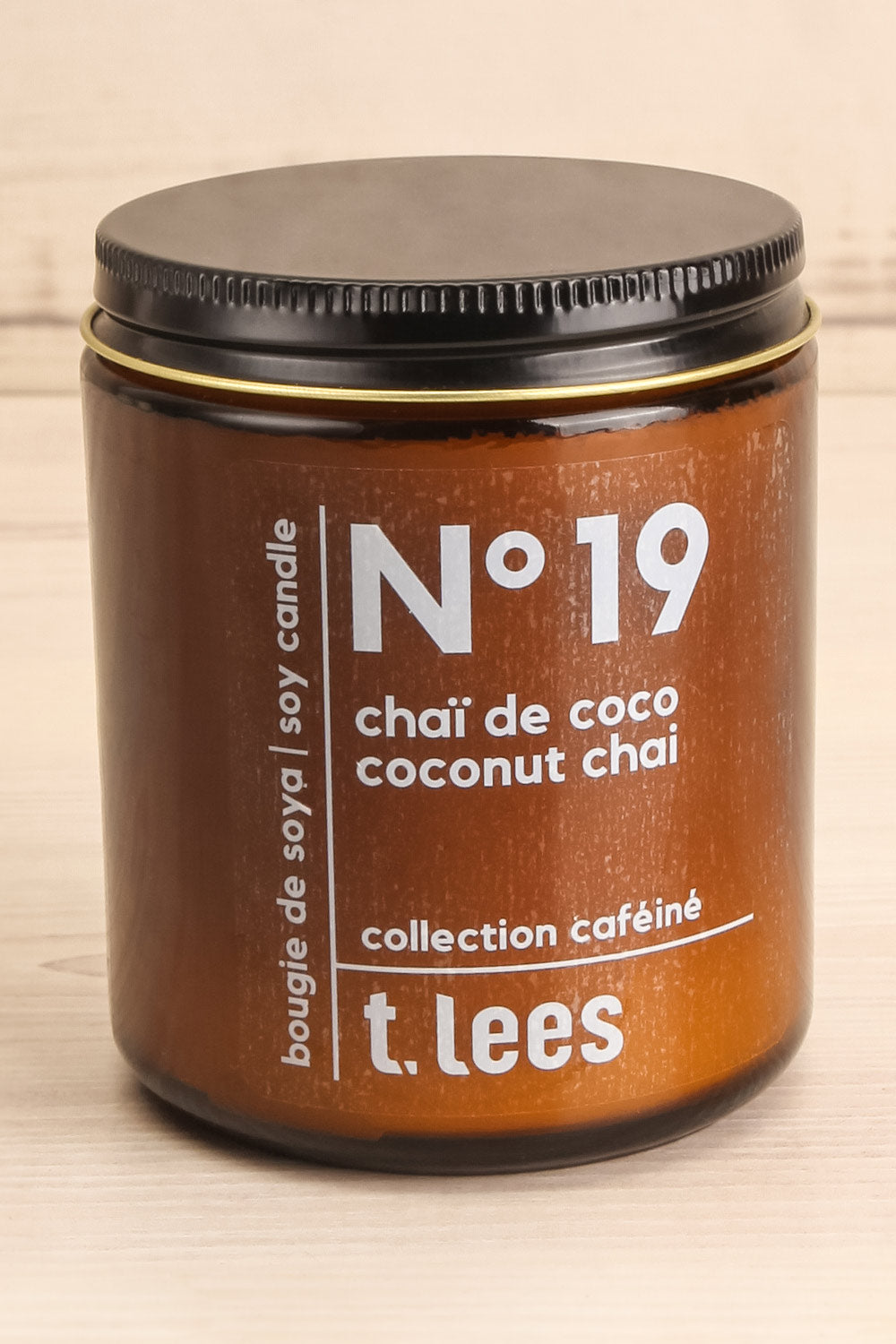 Bougie Chai de coco Perfumed Candle close-up | La Petite Garçonne Chpt. 2