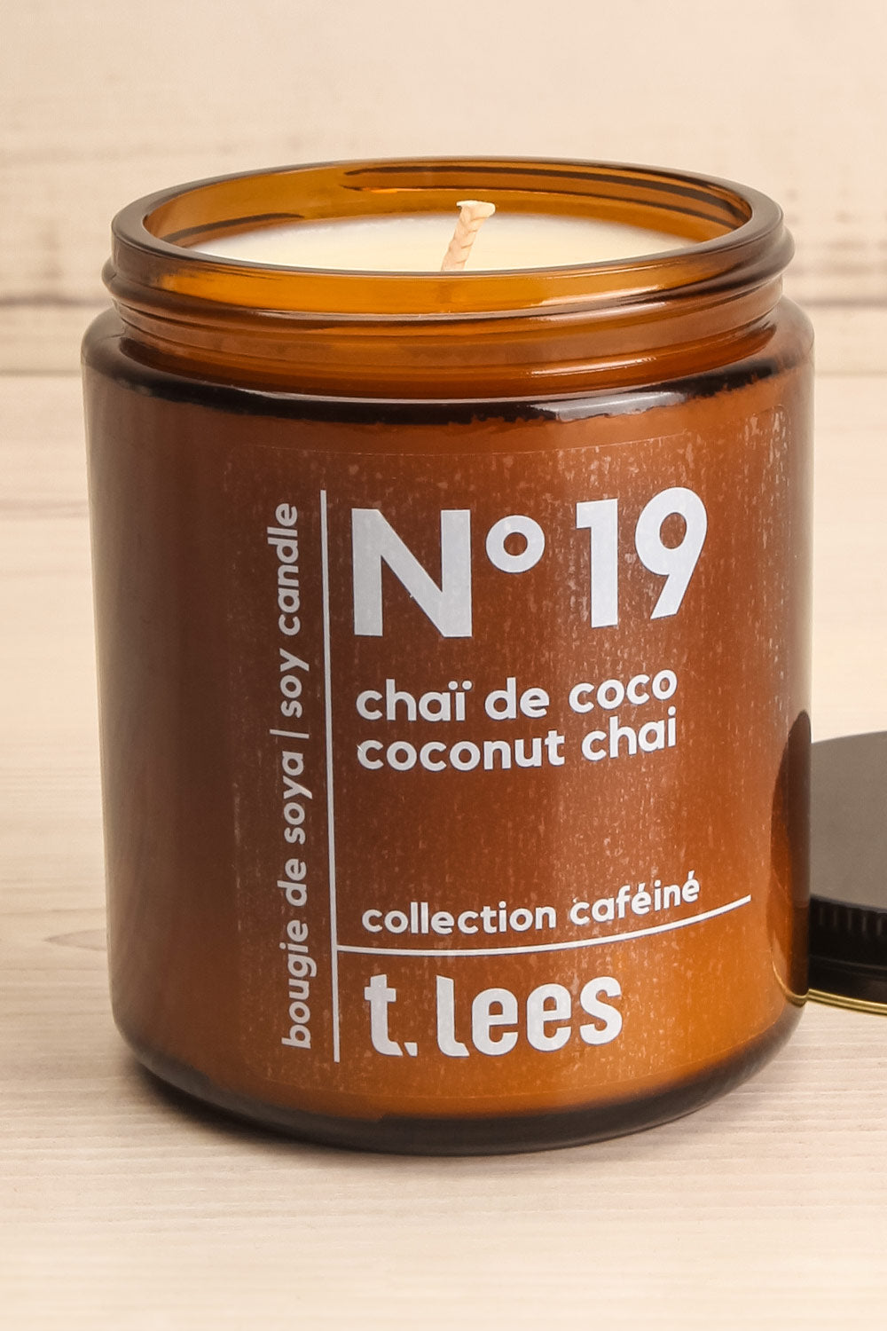 Bougie Chai de coco Perfumed Candle open close-up | La Petite Garçonne Chpt. 2