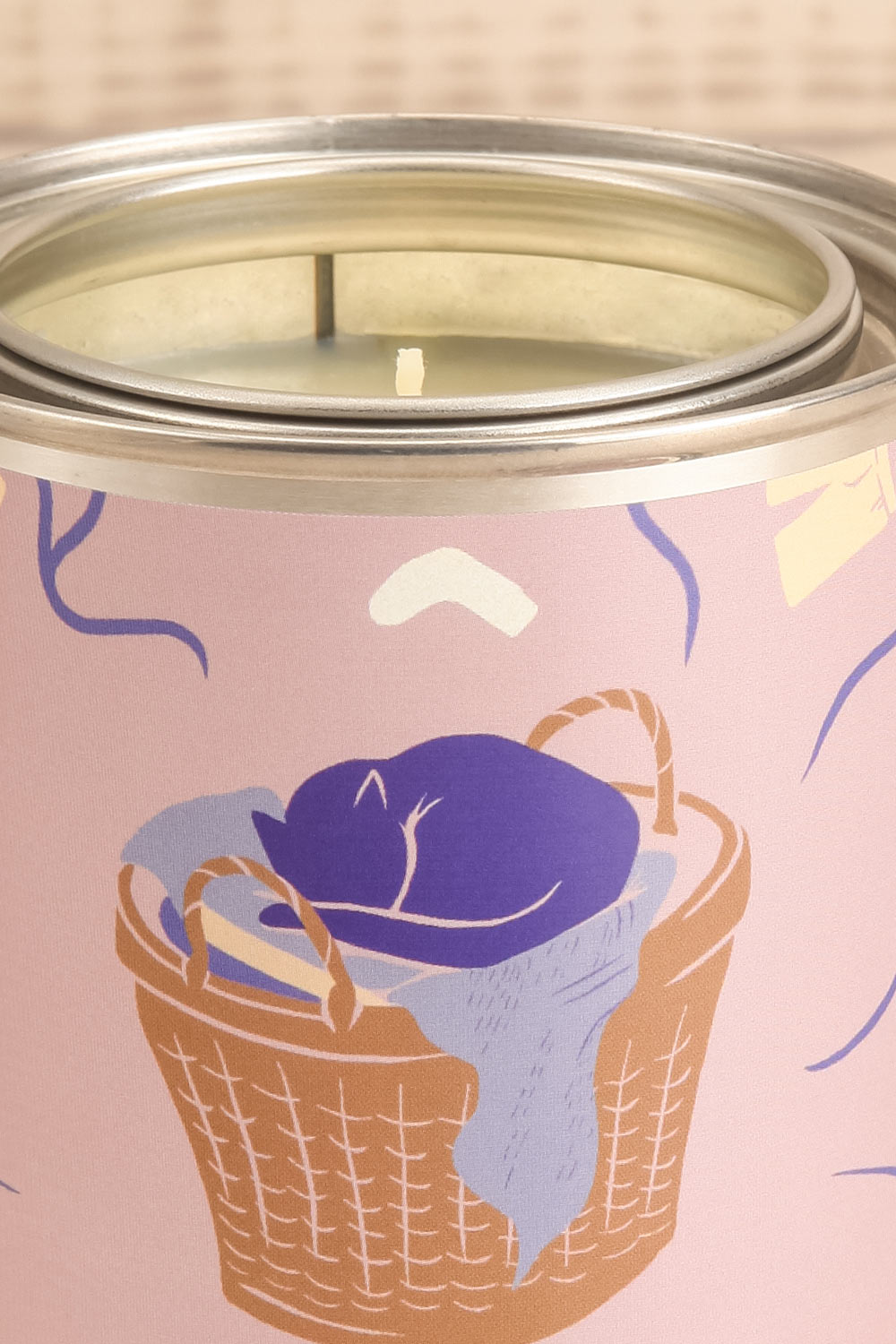 Laundry Metal Tin Soy Wax Candle | Maison garçonne open close-up