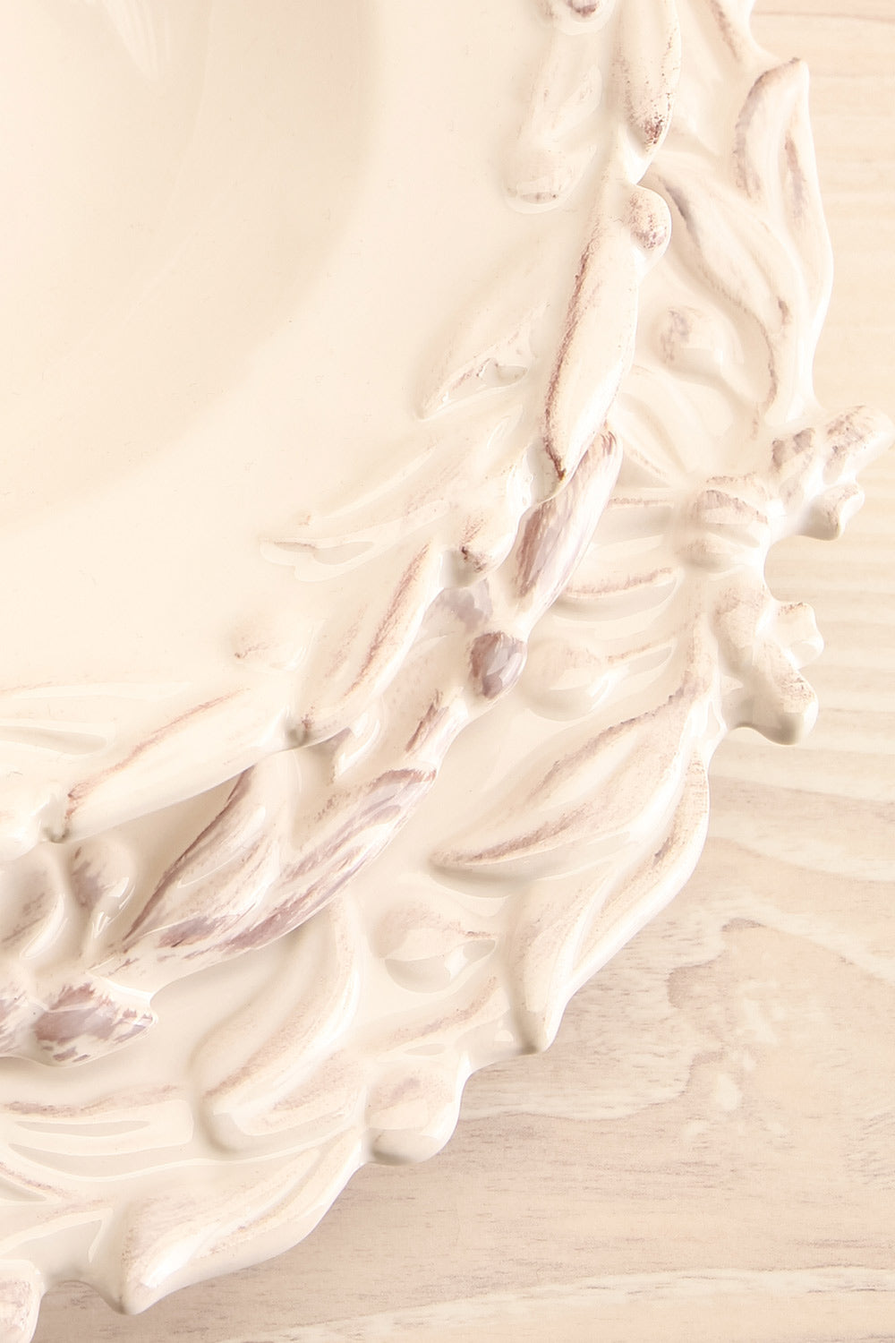 Brugge Festive Plates & Bowl | Blanc | La Petite Garçonne Chpt. 2 different sizes close-up