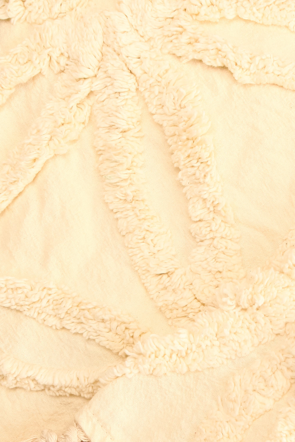 Buzancy White Floral Pattern Knitted Blanket | La petite garçonne texture