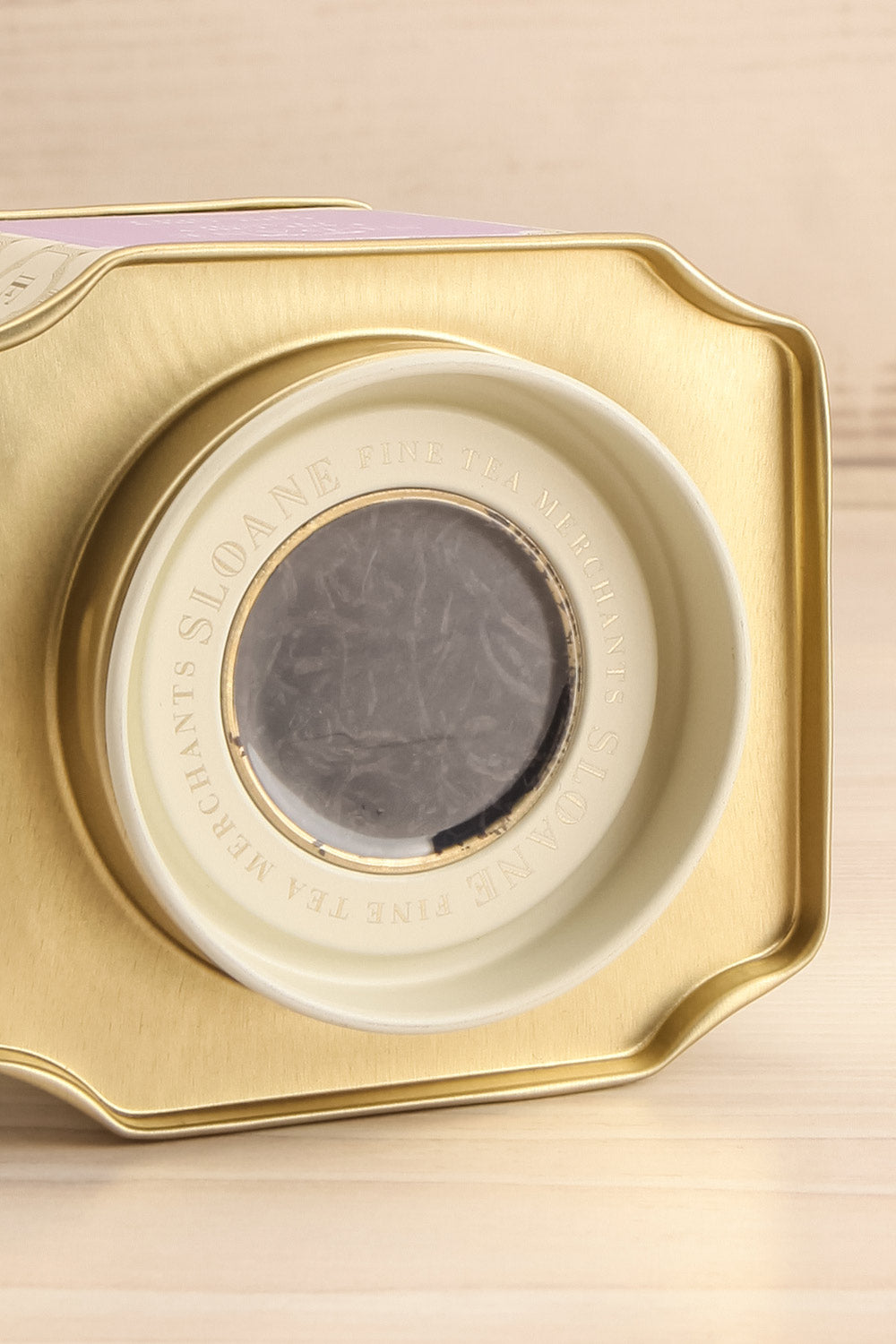 Caddy Earl Grey Loose Leaf Tea | La petite garçonne inside close-up