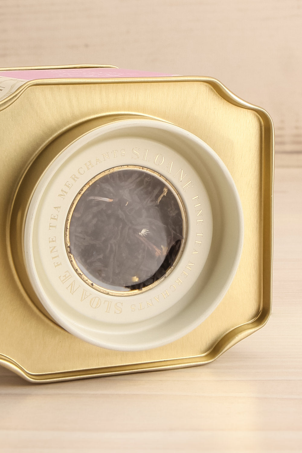 Caddy Heavenly Cream Loose Leaf Tea | La petite garçonne inside close-up