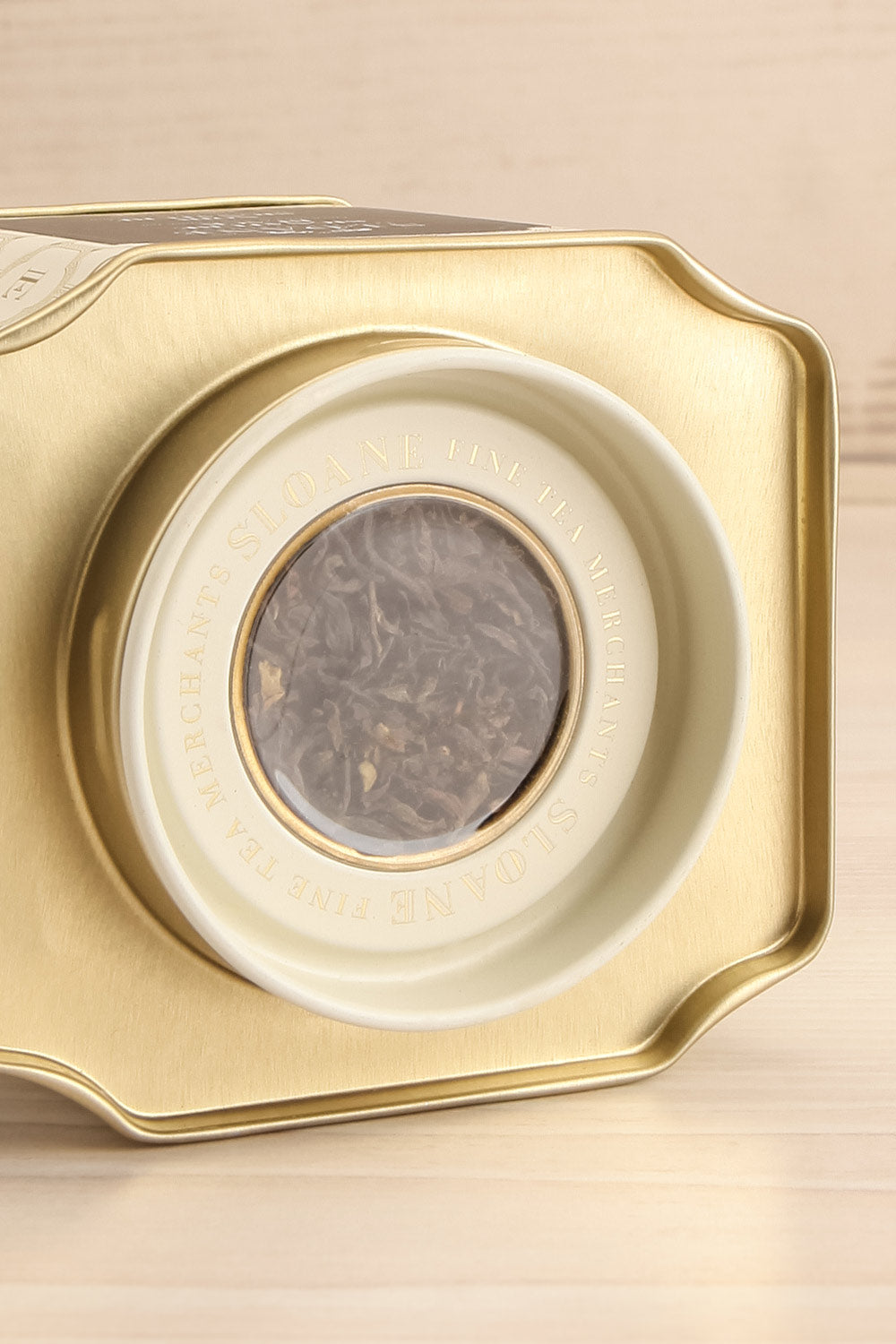 Caddy Signature Black Loose Leaf Tea | La petite garçonne inside close-up