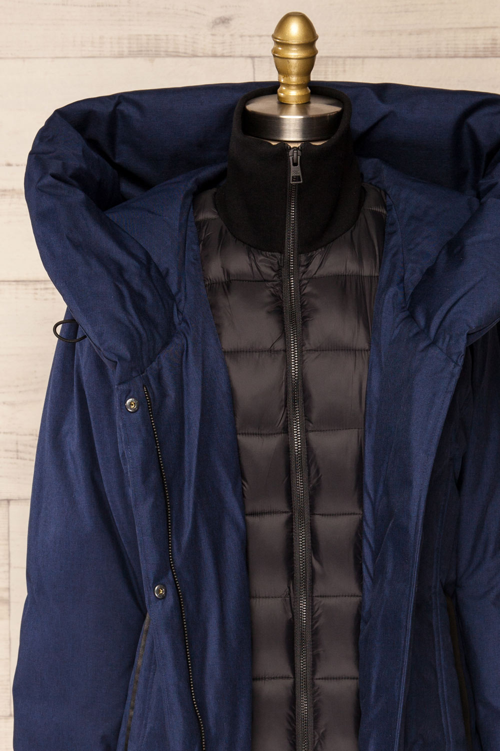 Camelia Navy Quilted Soia&Kyo Parka with Hood | La Petite Garçonne open close-up