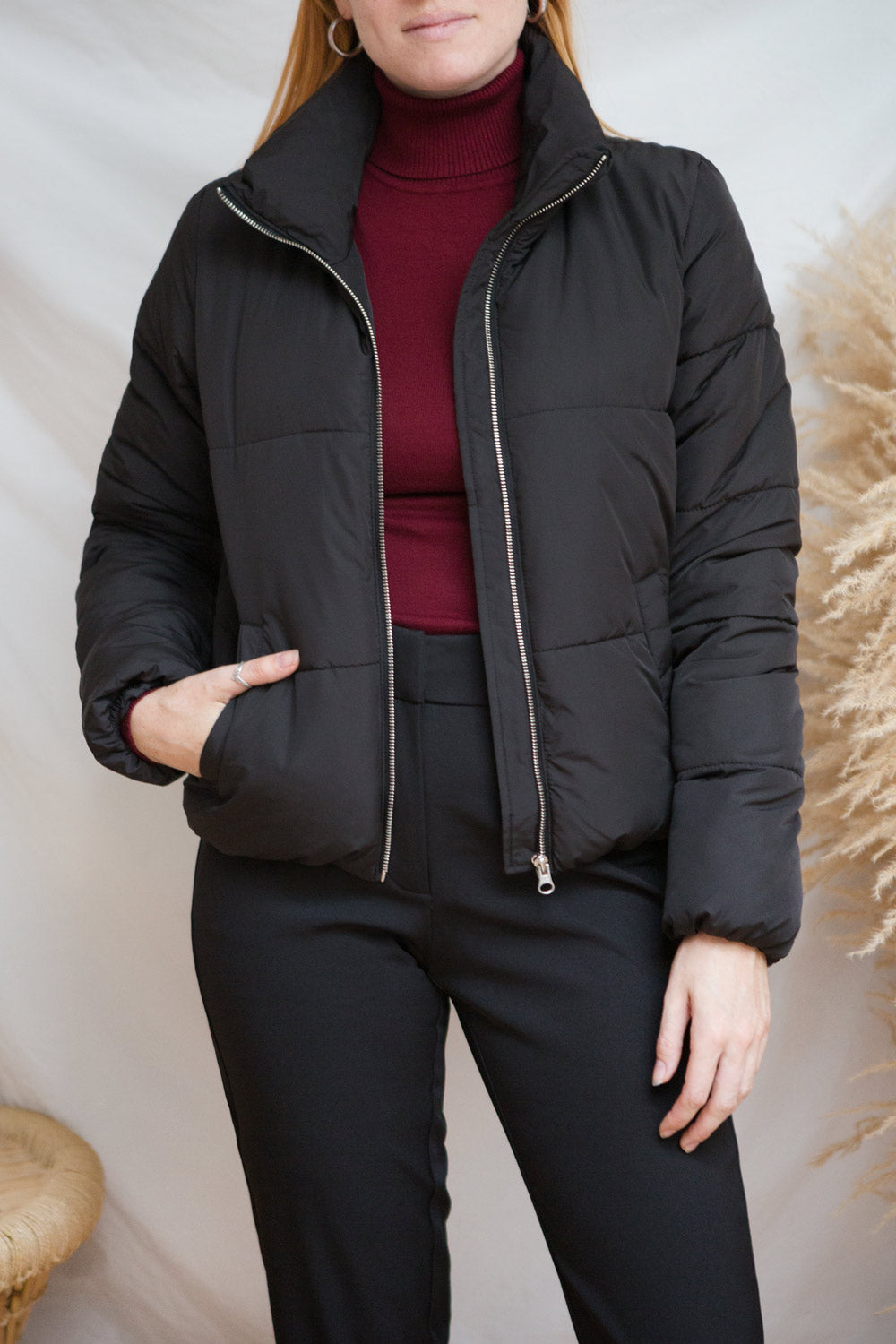 Canonero Black Cropped Puffer Jacket | La petite garçonne model