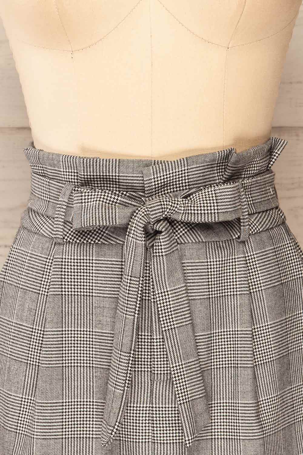Cantagallo Grey Belted High-Waisted Plaid Skirt | La petite garçonne front close-up