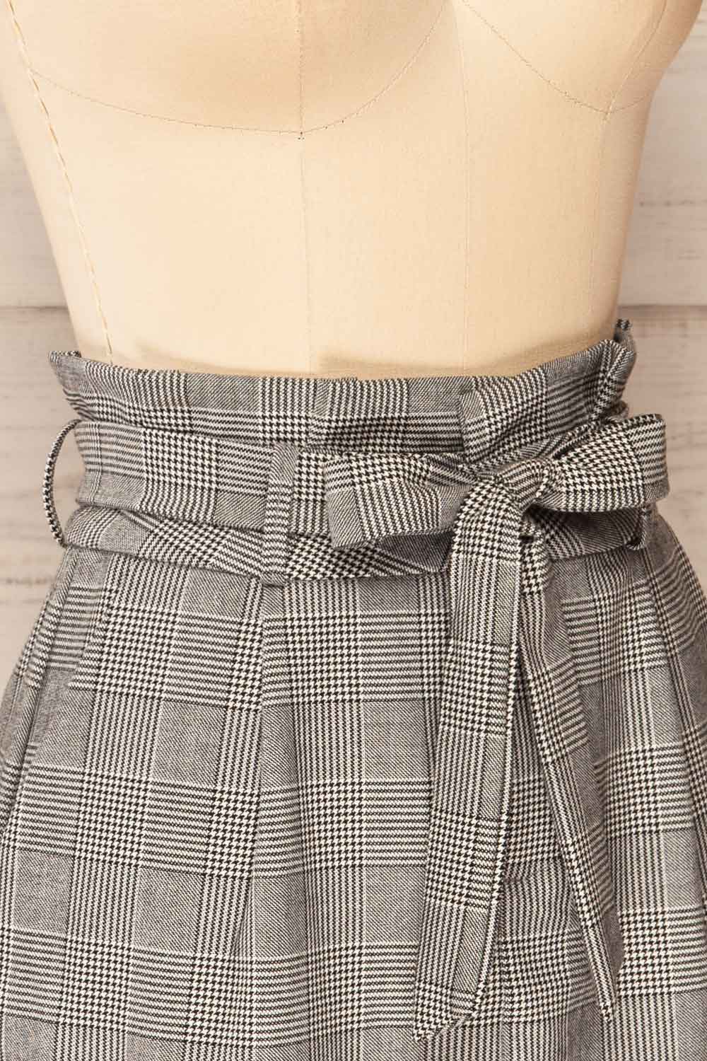 Cantagallo Grey Belted High-Waisted Plaid Skirt | La petite garçonne side close-up