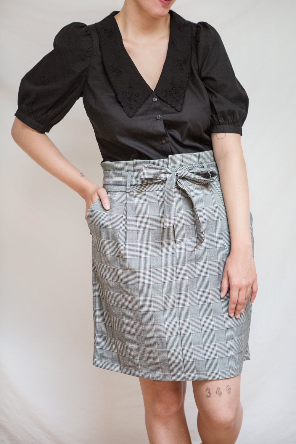 Cantagallo Grey Belted High-Waisted Plaid Skirt | La petite garçonne model