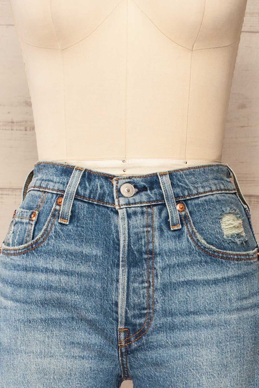 Cavtat Short en Denim à Taille Haute | La petite garçonne front close-up