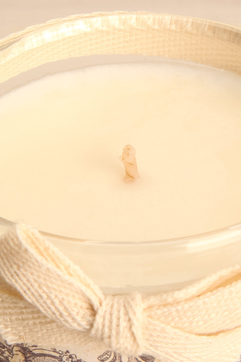 Chandelle Mimosa Flowers-Perfumed candle in a glass jar 4