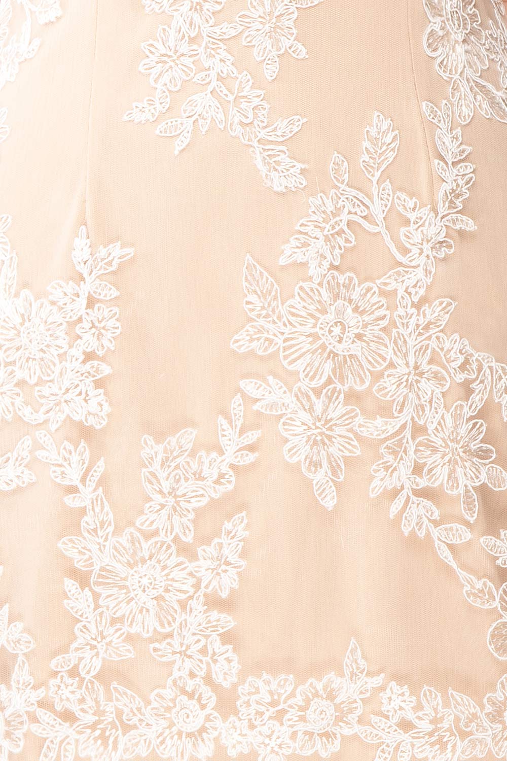 Chilali | Robe Courte avec Broderie Florale Blanche