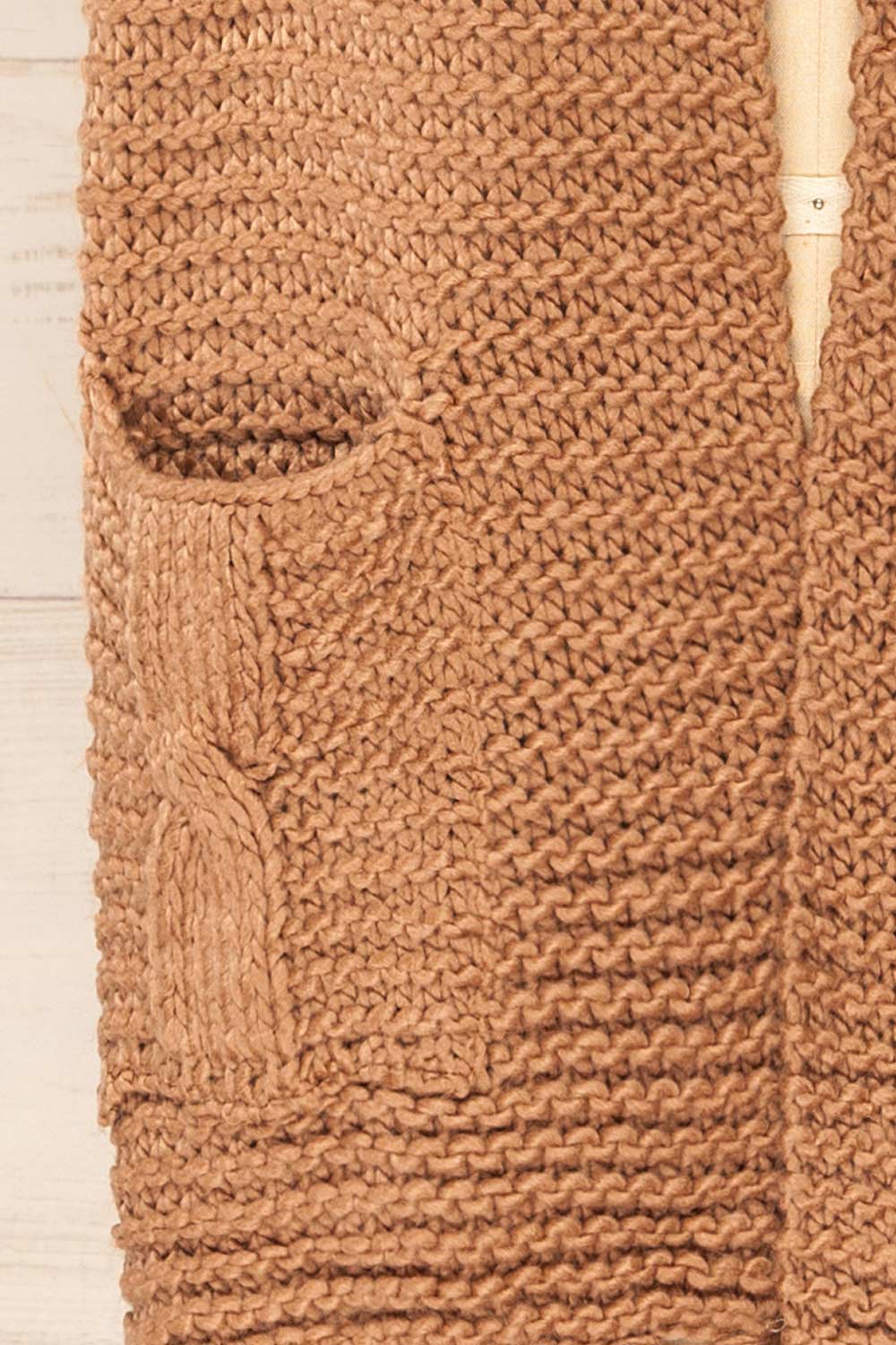 Chunkyss Beige Thick Knit Scarf w/ Pockets | La petite garçonne fabric