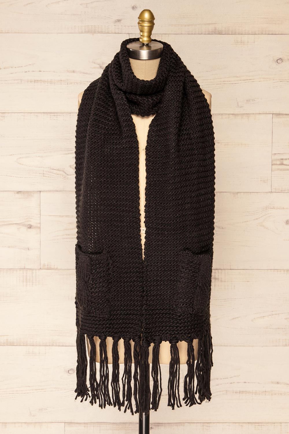 Chunkyss Black Thick Knit Scarf w/ Pockets La petite garçonne