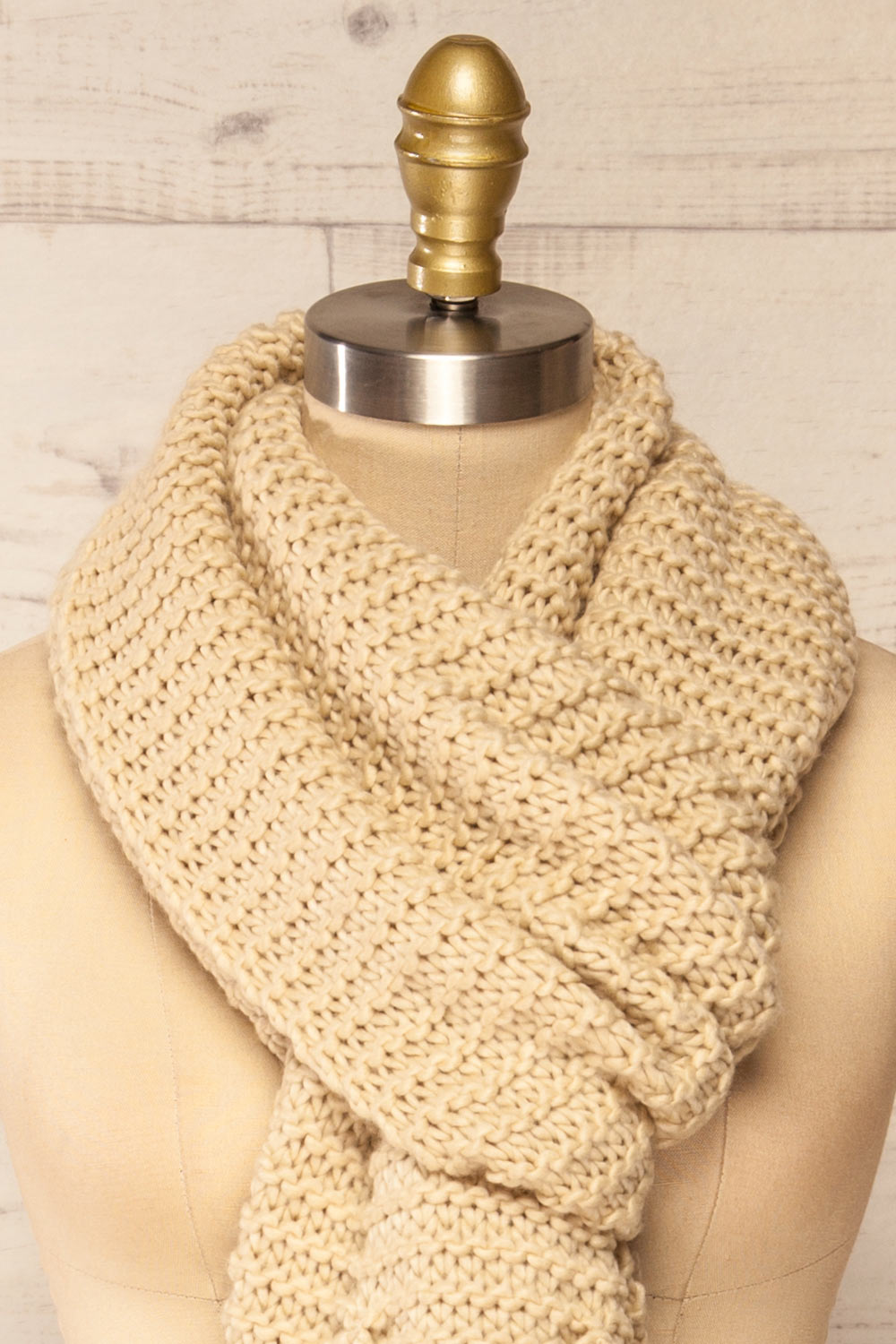 Chunkyss Ivory Thick Knit Scarf w/ Pockets | La petite garçonne cross close-up