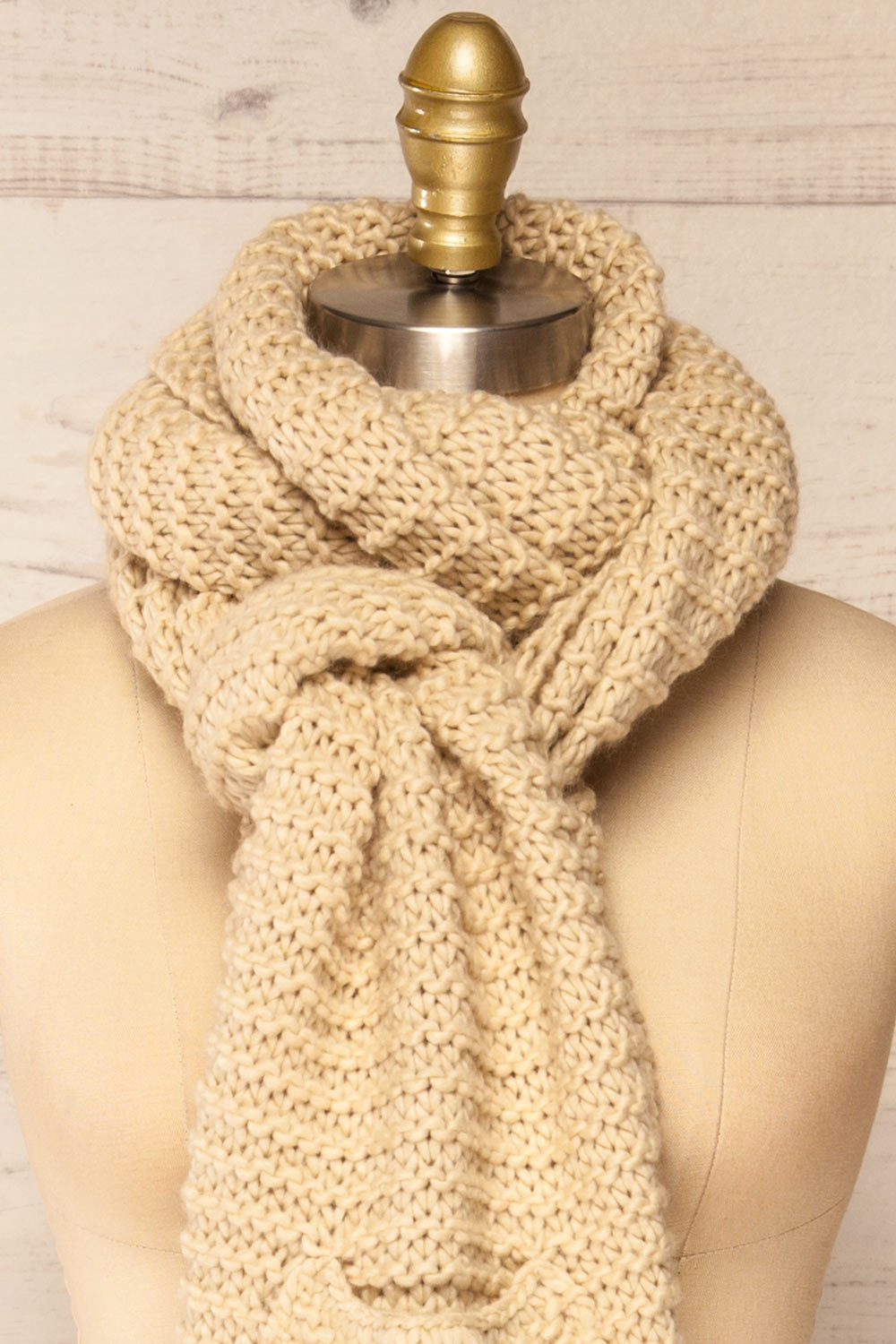 Chunkyss Ivory Thick Knit Scarf w/ Pockets | La petite garçonne close-up