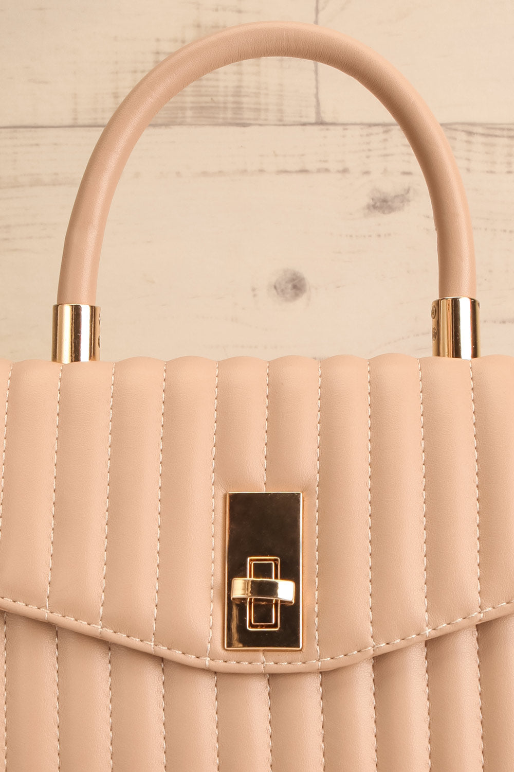 Cimulis Beige Sac à Main Matelassé à Bandoulière | La petite garçonne close-up