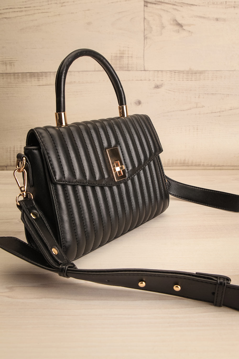 Cimulis Noir Sac à Main Matelassé à Bandoulière | La petite garçonne side view
