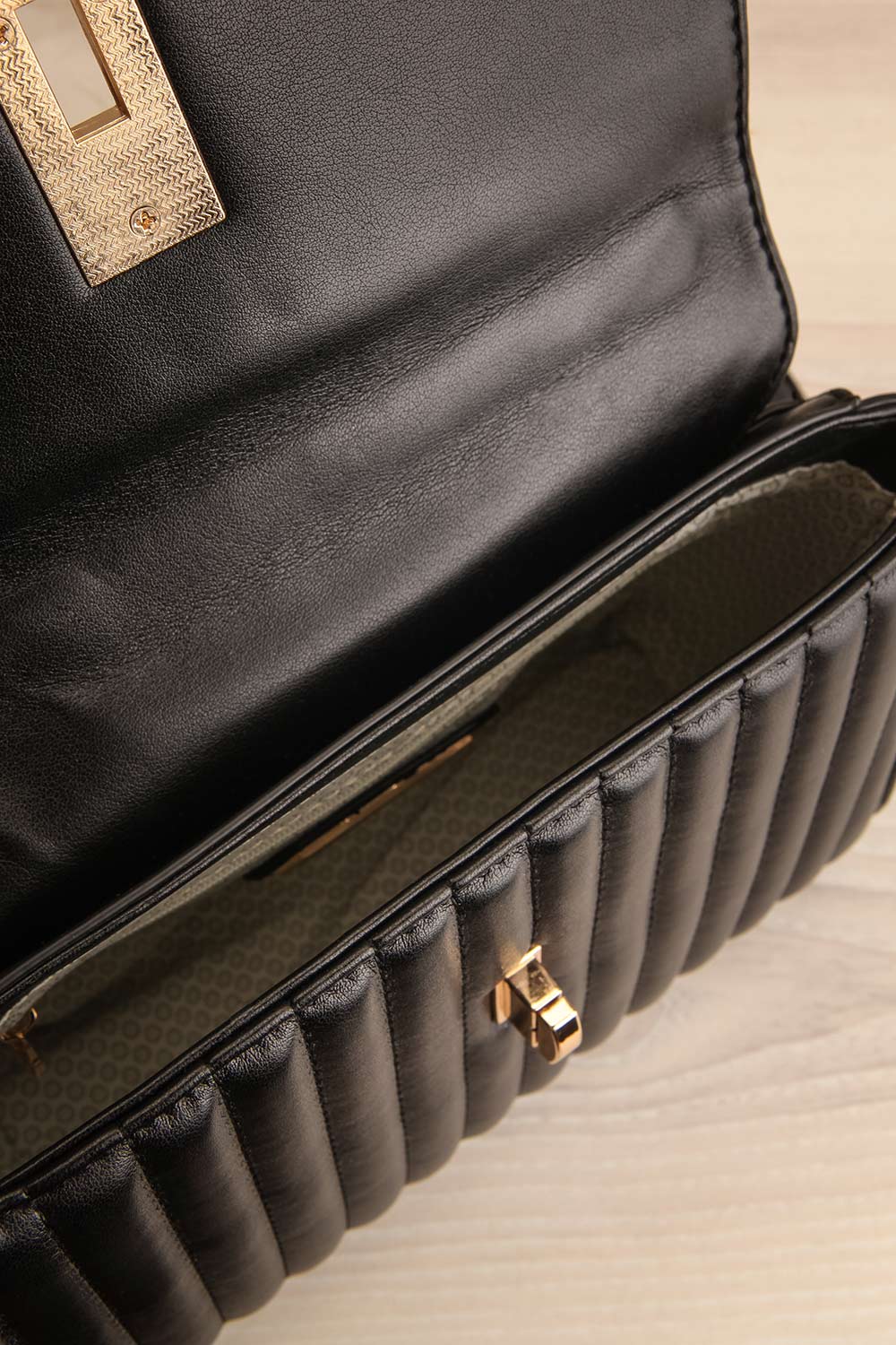 Cimulis Noir Sac à Main Matelassé à Bandoulière | La petite garçonne inside view