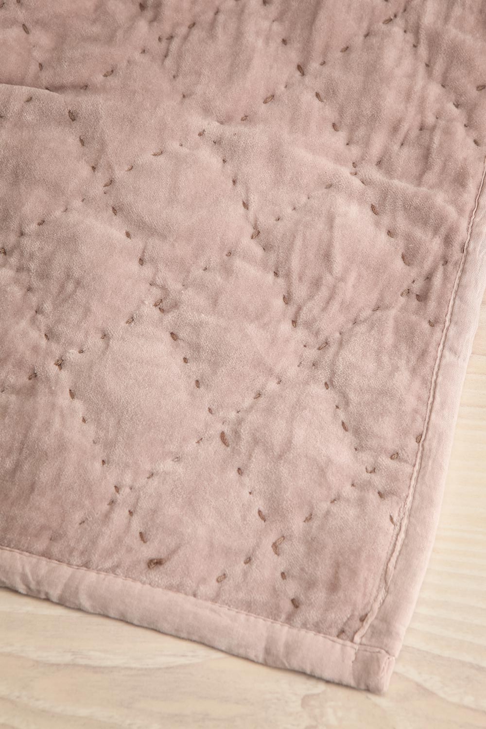 Cigalpa Grey Quilted Velvet Blanket | La petite garçonne flat view