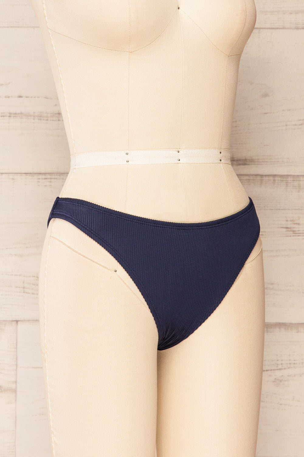 Coent Textured Navy Bikini Bottom | La petite garçonne - Coent Bas side view