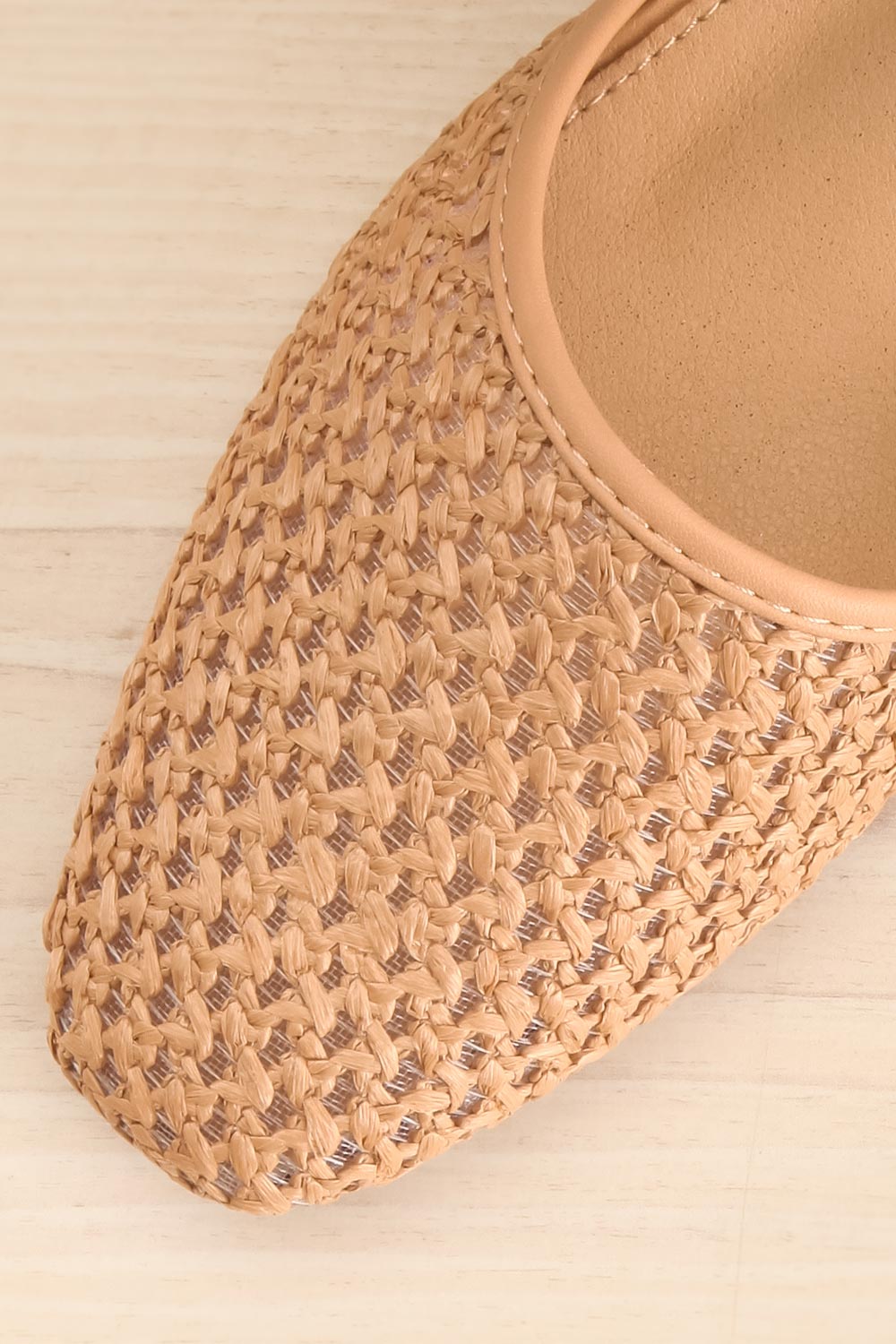 Complector Beige Sling-Back Shoes | La petite garçonne flat close-up