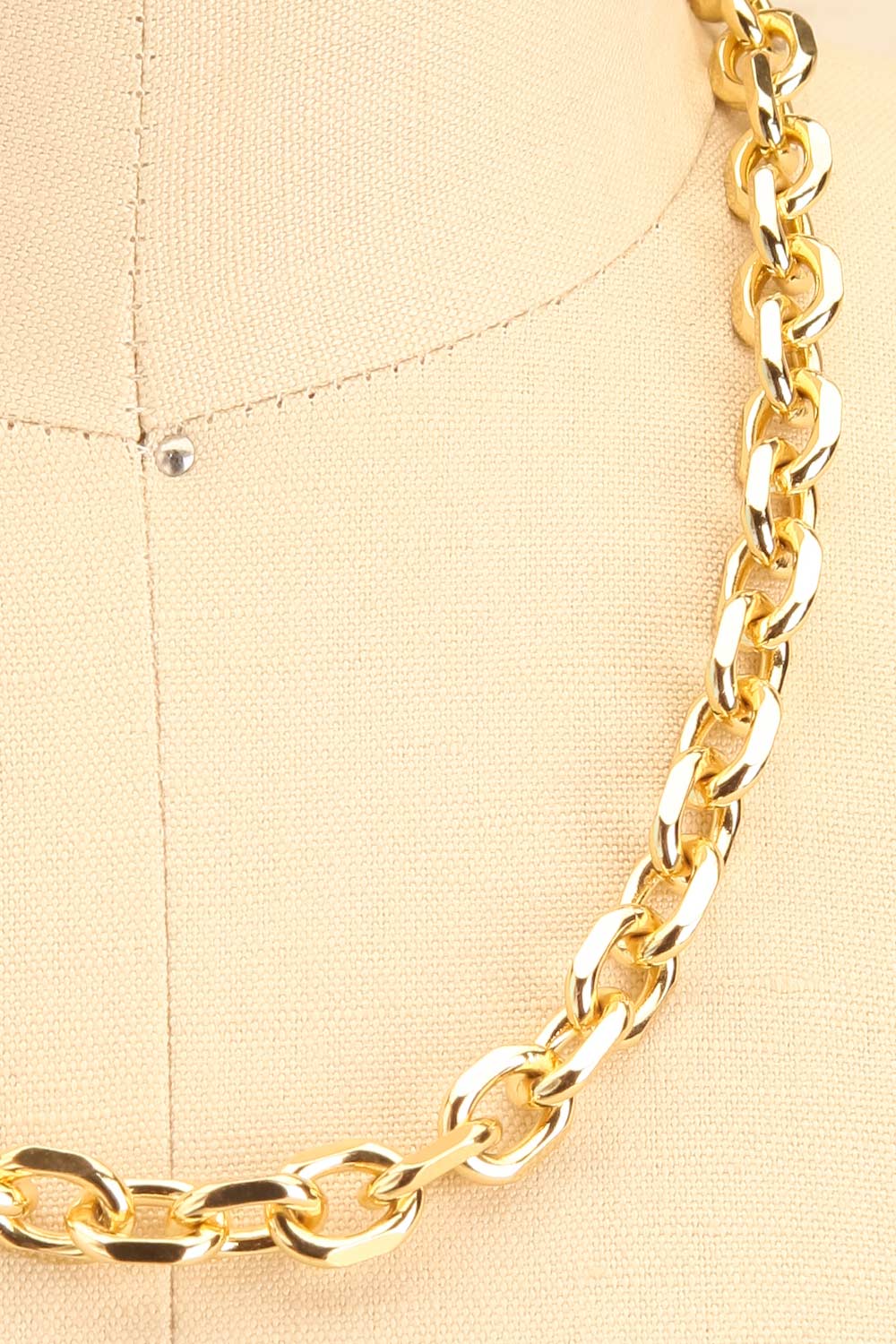 Conferre Gold Cable Link Chain | La petite garçonne close-up