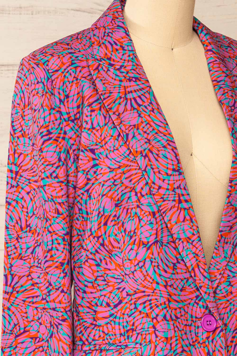 Cornella Psychedelic Pattern Blazer | La petite garçonne side close-up