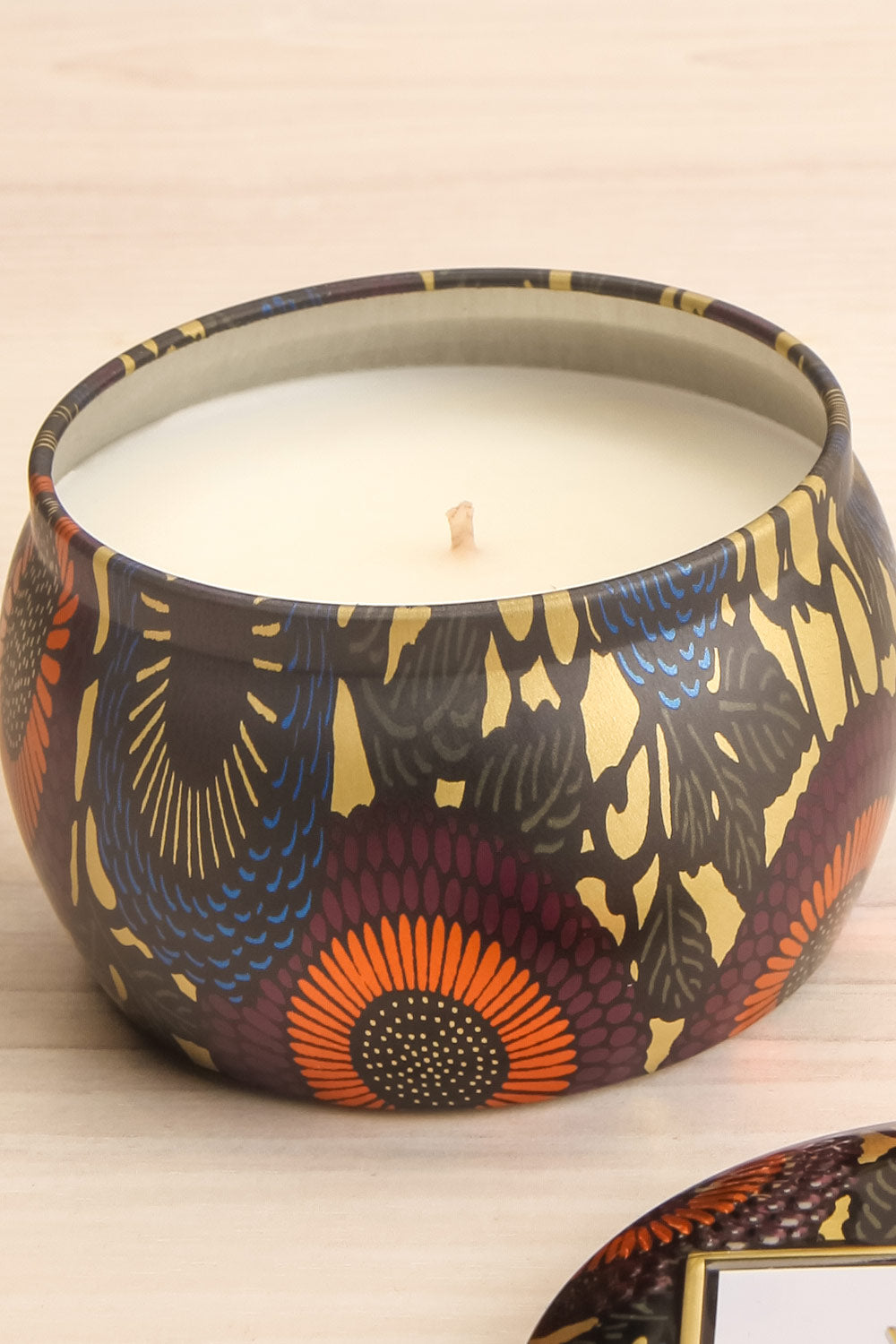 Mini Tin Candle Crane Flower | La petite garçonne open close-up