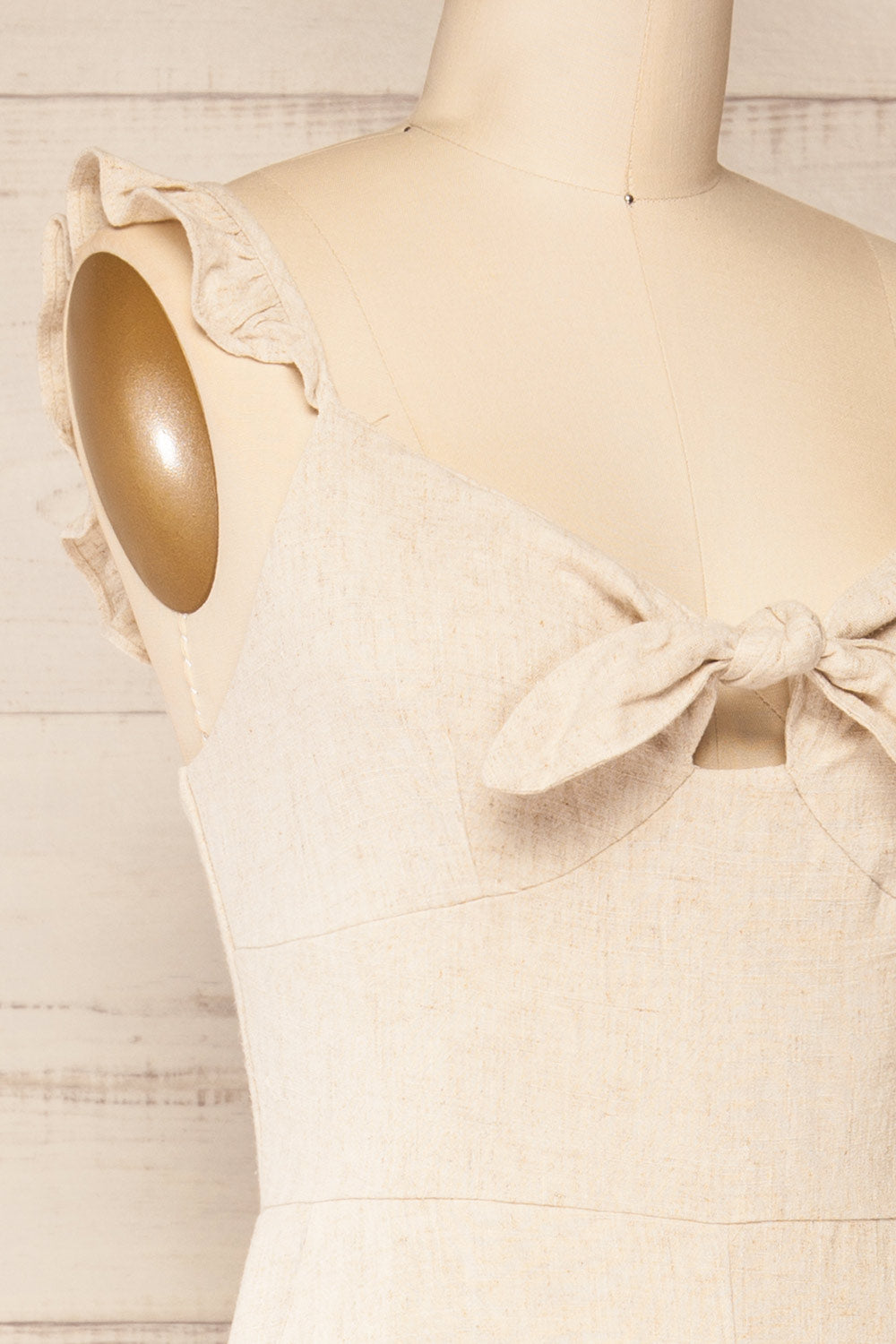 Crocevie Beige Jumpsuit with V-Neckline | La petite garçonne side close-up