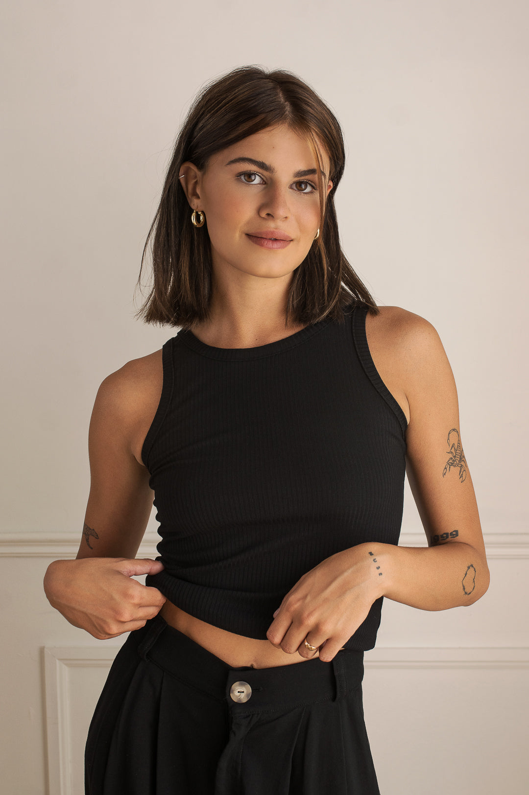 Janee Black Ribbed Cami w/ Round Neck | La petite garçonne on model