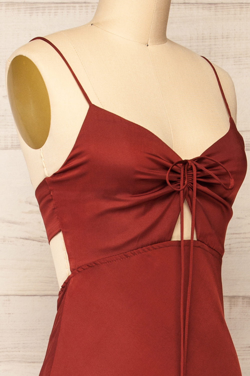 Davvevassa Semi Open-Back Midi Dress | La petite garçonne side close-up