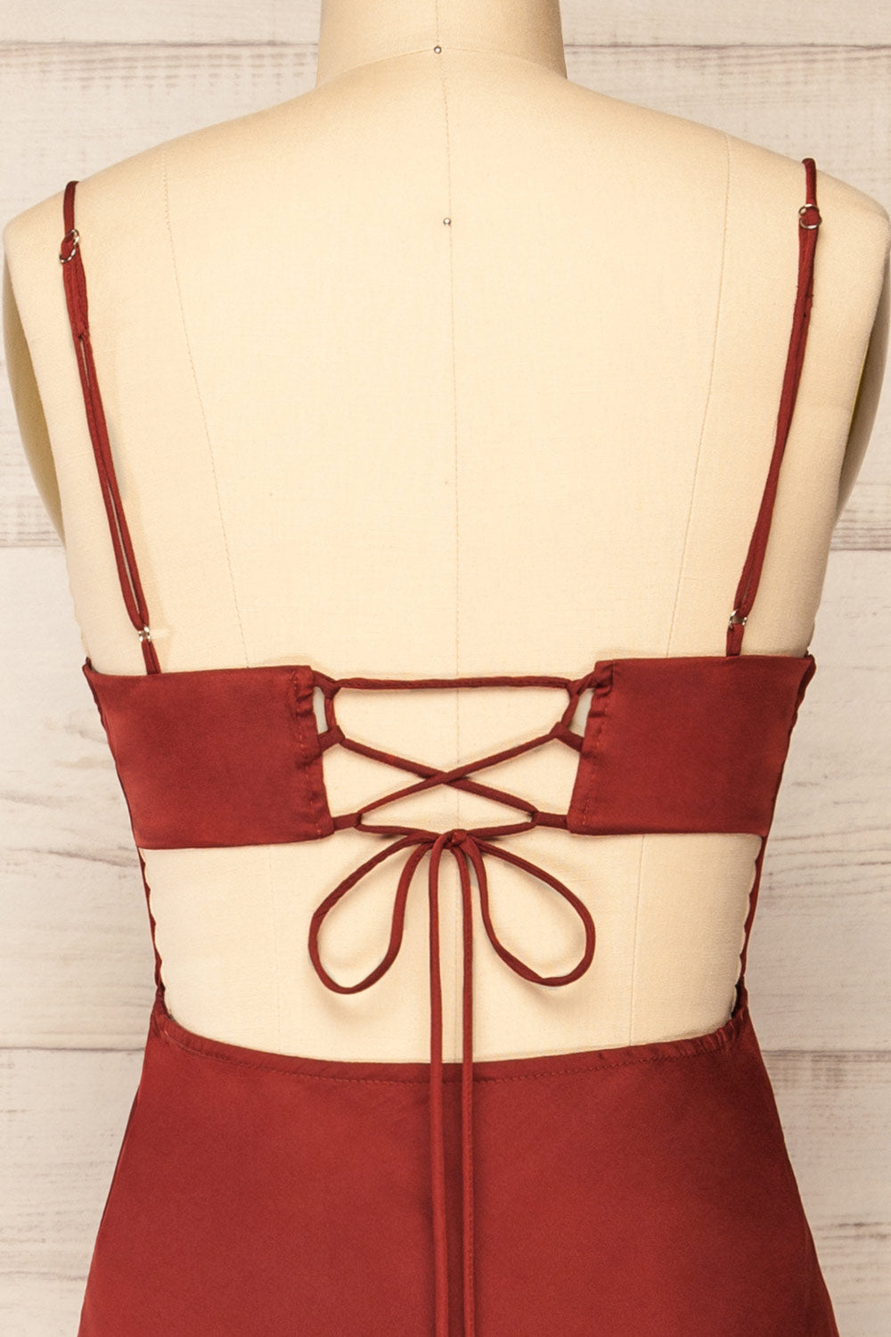 Davvevassa Semi Open-Back Midi Dress | La petite garçonne back close-up