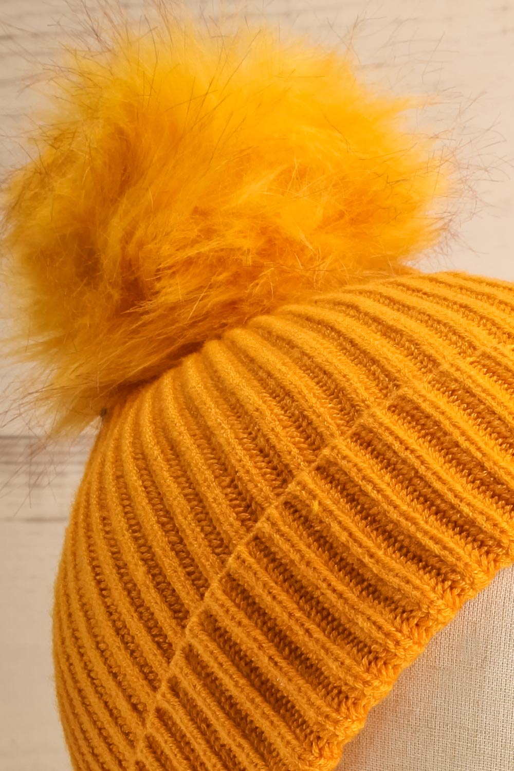 Detourne Moutarde Tuque en Tricot à Pompon | La Petite Garçonne front close-up