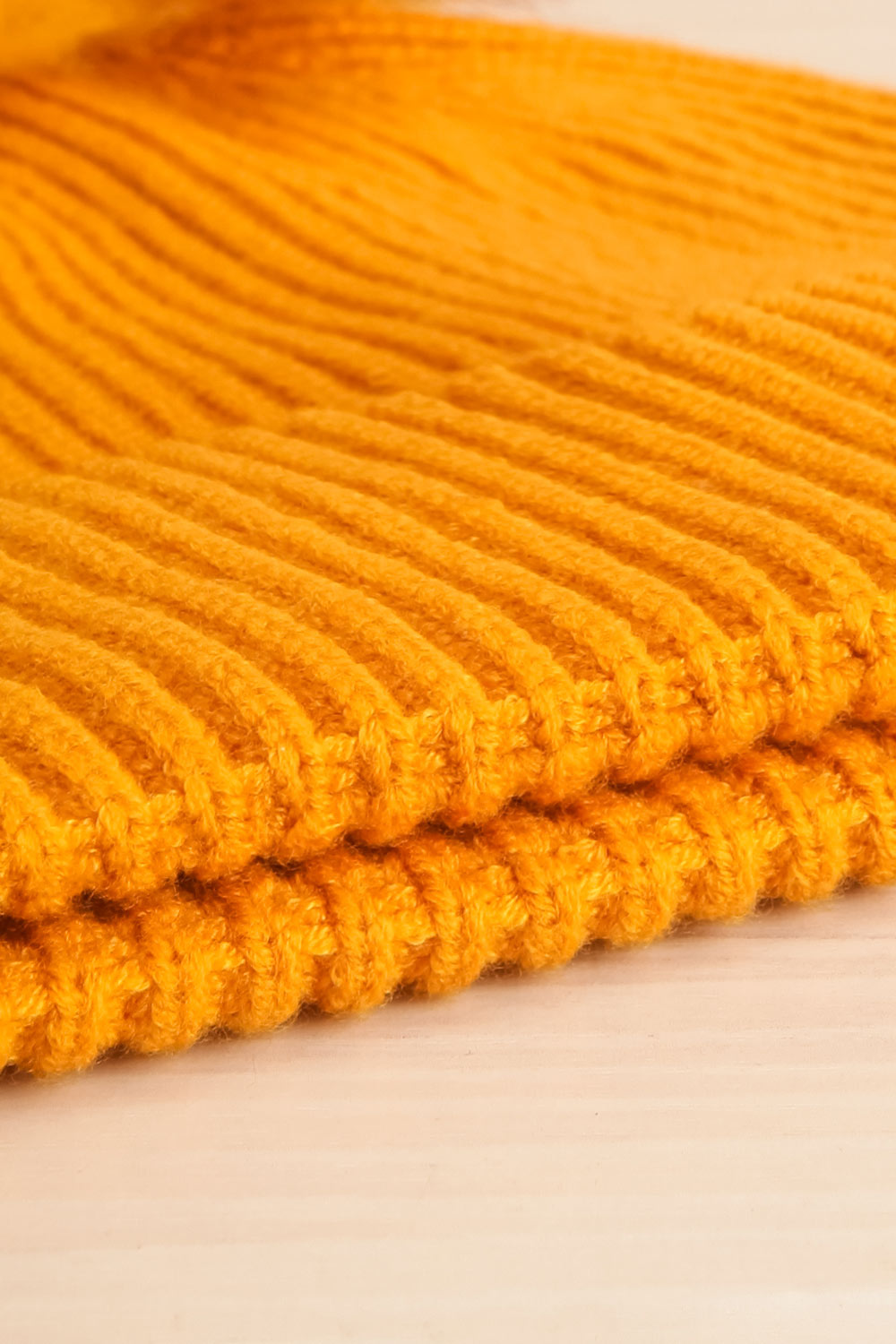 Detourne Moutarde Tuque en Tricot à Pompon | La Petite Garçonne flat close-up