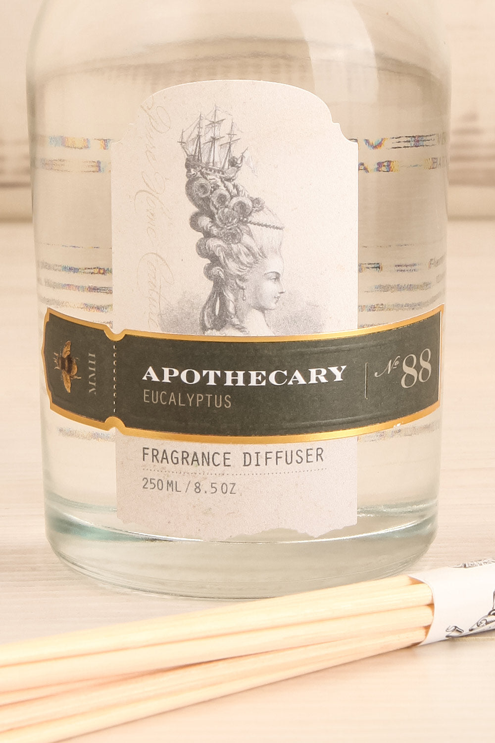 Diffuseur Eucalyptus Perfumed Diffuser | La petite garçonne close-up