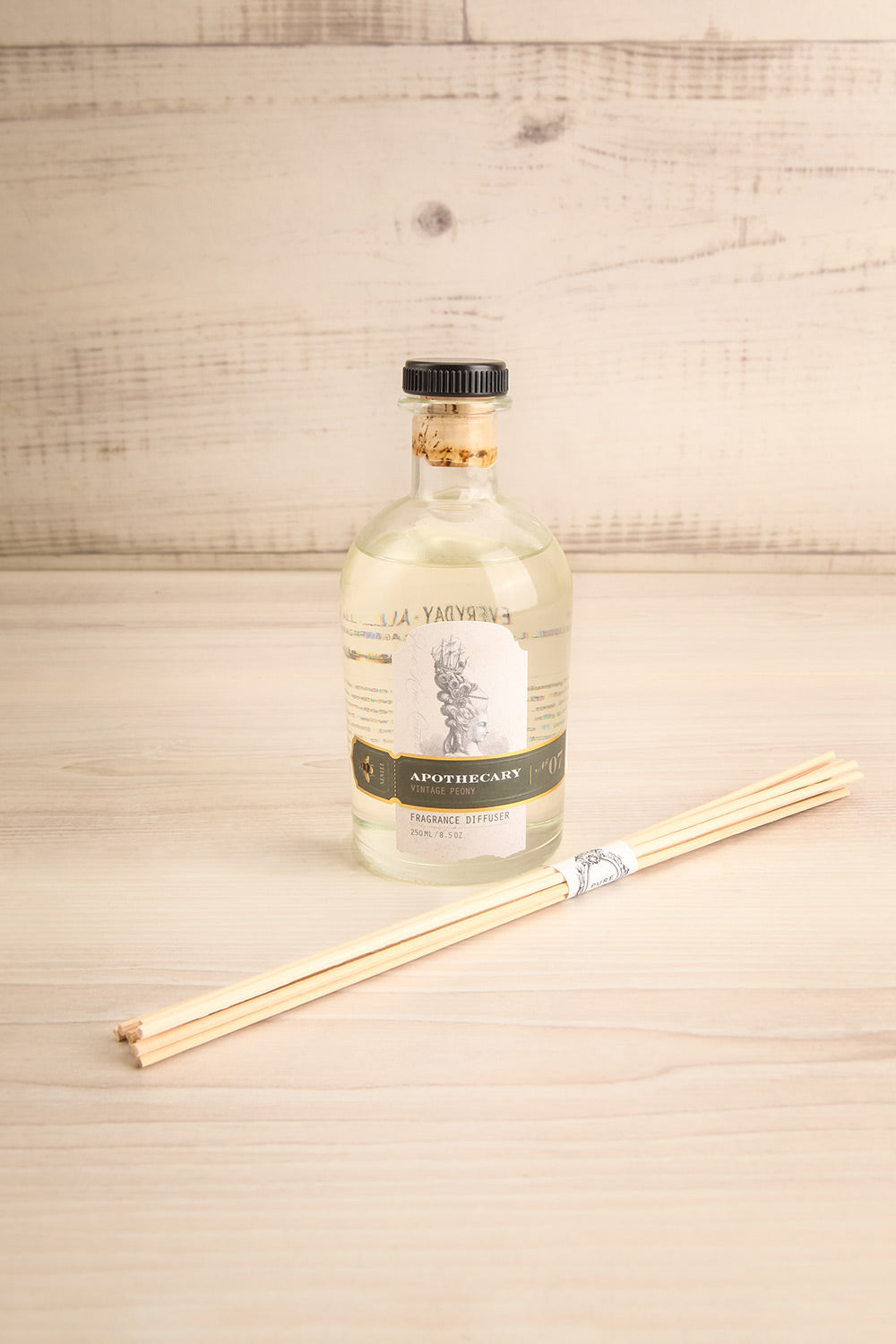 Diffuseur Vintage Peony Perfumed Diffuser | La Petite Garçonne Chpt. 2 1