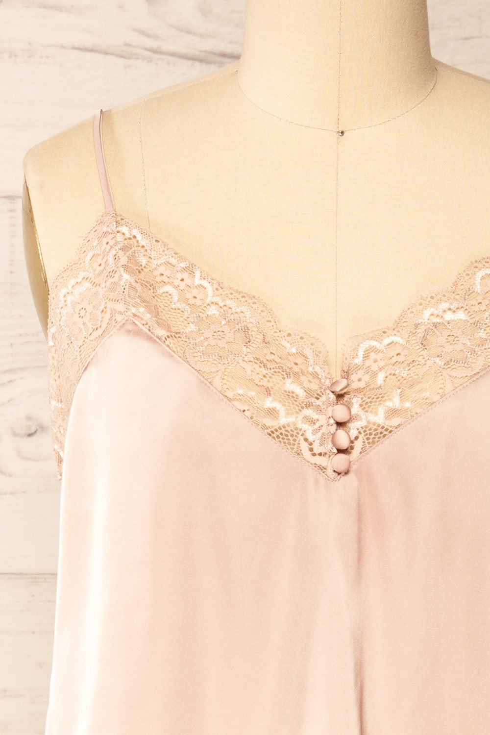 Dortmund Cropped Camisole w/ Lace | La petite garçonne front close-up