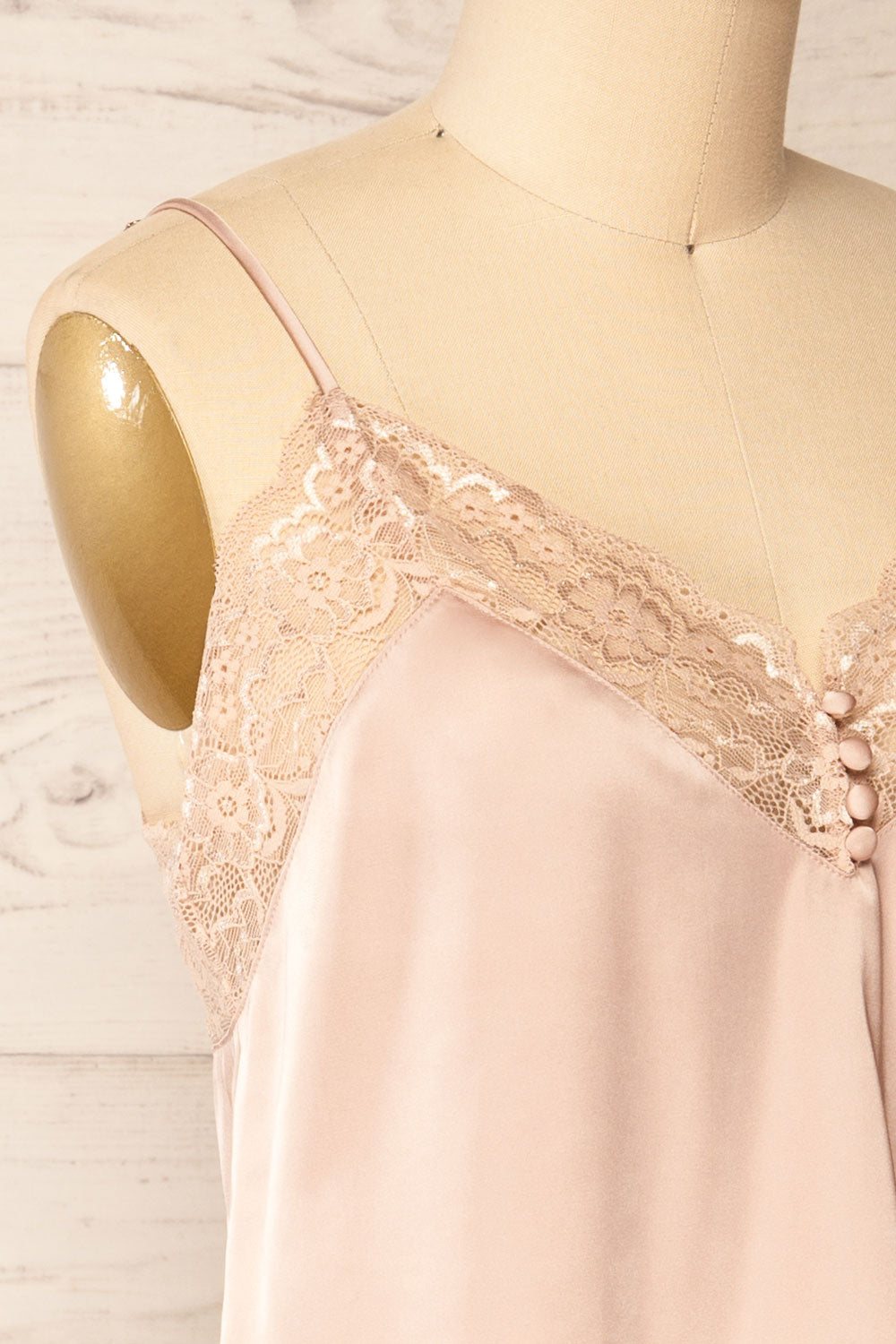 Dortmund Cropped Camisole w/ Lace | La petite garçonne side close-up