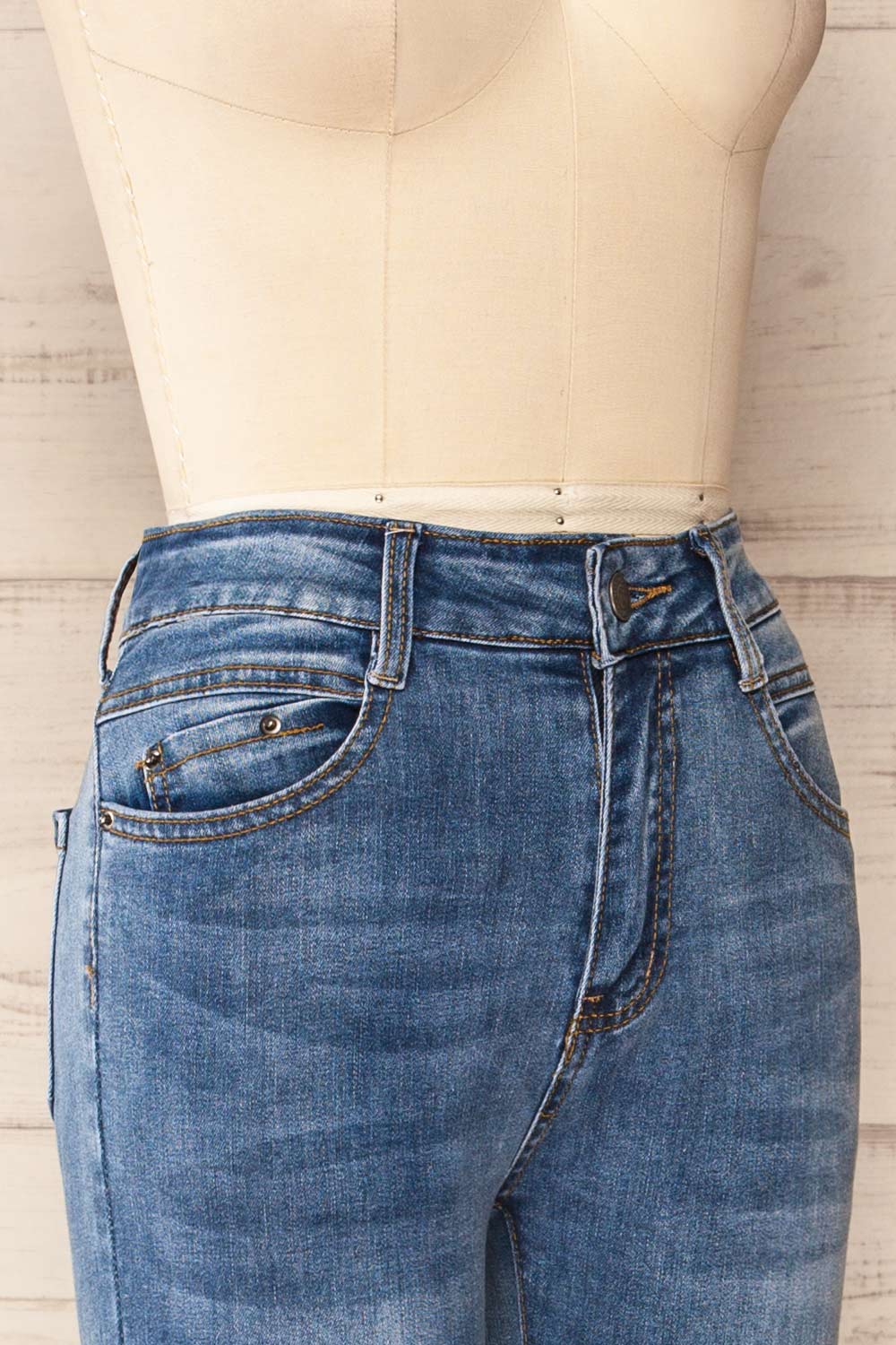 Eggjestolen High-Waisted Flared Leg Blue-Grey Jeans | La petite garçonne side close-up