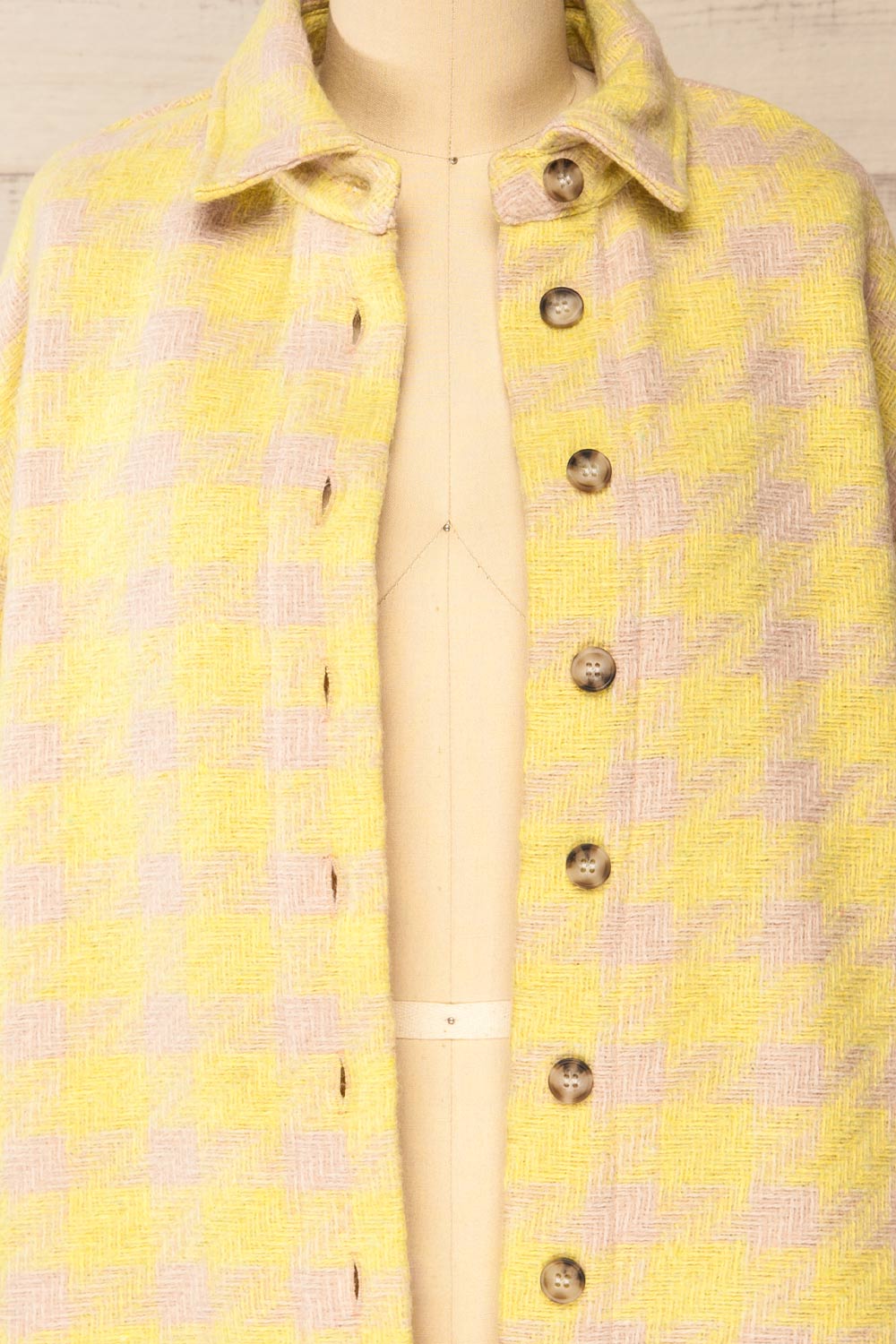 Elche Yellow Houndstooth Oversized Shacket | La petite garçonne open close-up