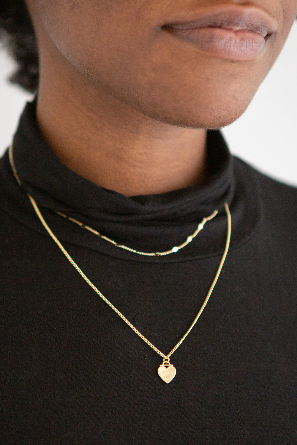 Elizabeth Blackwell Set of 2 Gold Necklaces | La petite garçonne model